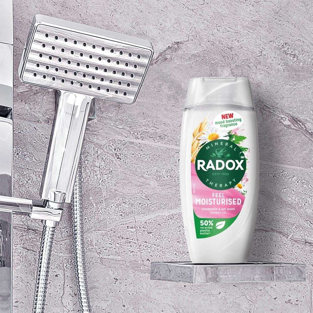 Radox Feel Moisturised Chamomile & Oat Shower Gel 225ml